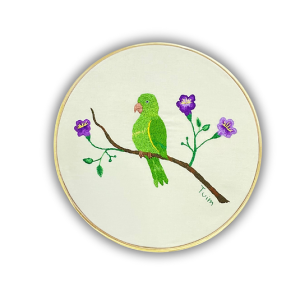 Quadro Bastidor Tuim – Tamanho 25 cm Bordado à Mão