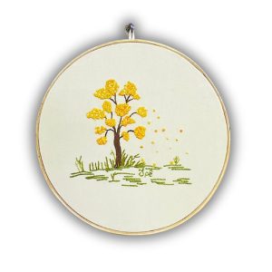 Quadro Bastidor Ipê Amarelo – Tamanho 25 cm Bordado à Mão
