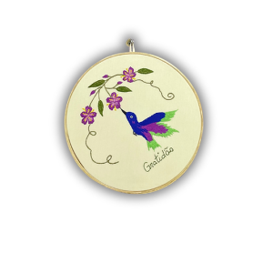 Quadro Bastidor Gratidão beija-flor -Tamanho 25 cm Bordado à Mão